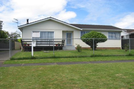 Photo of property in 16 Staverton Crescent, Mangere, Auckland, 2022