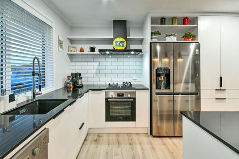 Photo of property in 2 Peacock Place, Pokeno, 2402