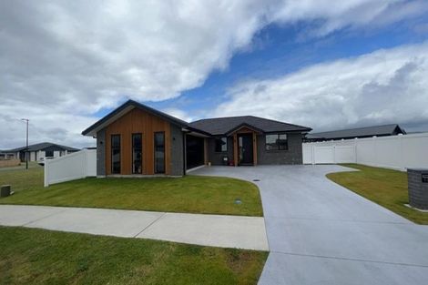 Photo of property in 107 Kaurinui Crescent, One Tree Point, 0118