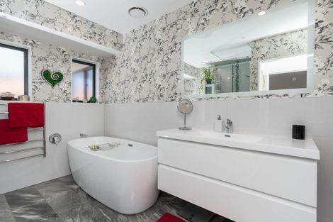 Photo of property in 11 Ruapehu Drive, Fitzherbert, Palmerston North, 4410