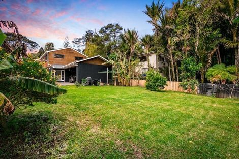 Photo of property in 136 Woodlands Park Road, Titirangi, Auckland, 0604