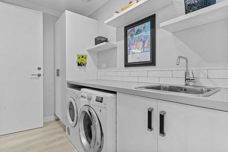 Photo of property in 2 Olive Close, Omokoroa, 3114