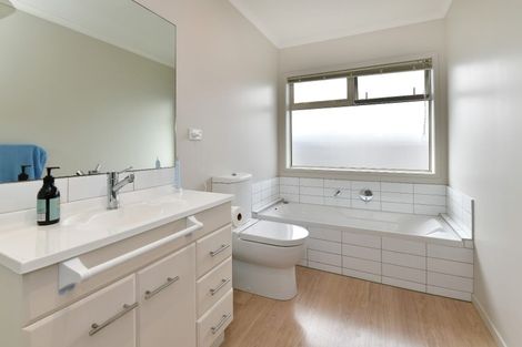 Photo of property in 44a Hatton Road, Orewa, 0931