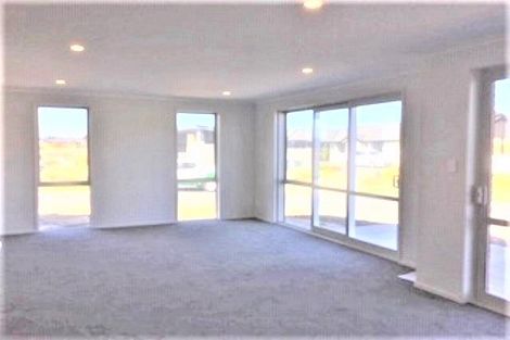 Photo of property in 15 Raynor Crescent, Pyes Pa, Tauranga, 3112