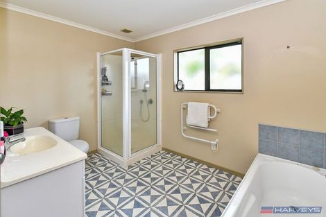 Photo of property in 12 Watervista Place, Mangere Bridge, Auckland, 2022