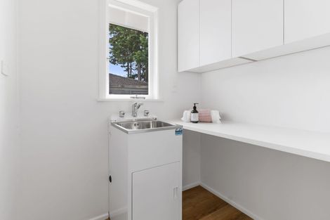 Photo of property in 1/55 Northcote Road, Hillcrest, Auckland, 0627
