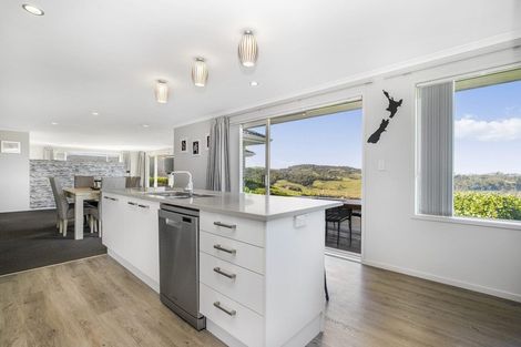 Photo of property in 19 Seaview Crescent, Hatfields Beach, Orewa, 0931