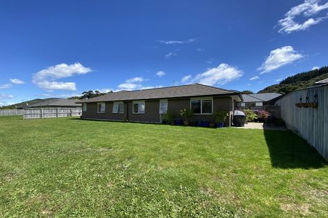 Photo of property in 6 Cory Jane Grove, Riverstone Terraces, Upper Hutt, 5018