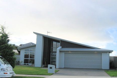 Photo of property in 9 Quadrant Heights, Paraparaumu, 5032