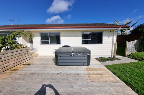 Photo of property in 2/13 Talavera Place, Te Atatu South, Auckland, 0602