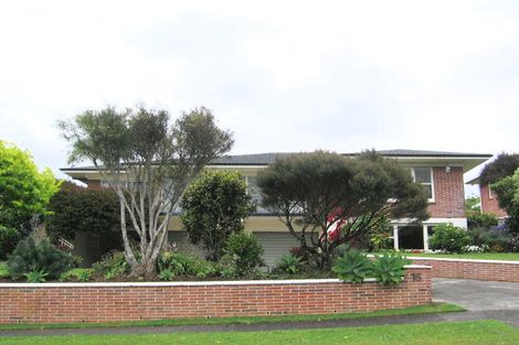 Photo of property in 16 Hamlet Place, Pukekohe, 2120