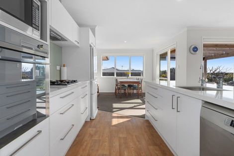 Photo of property in 124 Rowesdale Drive, Ohauiti, Tauranga, 3112