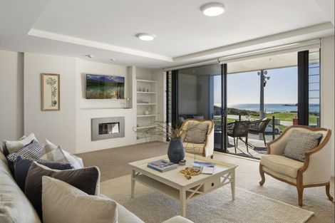 Photo of property in Vivaldi Apartments, 10/48 Marine Parade, Mount Maunganui, 3116