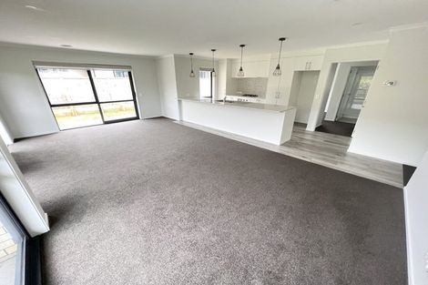 Photo of property in 4 Mooring Close, Whitby, Porirua, 5024