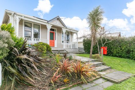 Photo of property in 32 Eden Street, Island Bay, Wellington, 6023