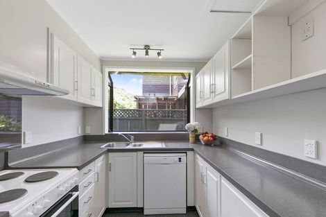 Photo of property in 48a Satara Crescent, Khandallah, Wellington, 6035