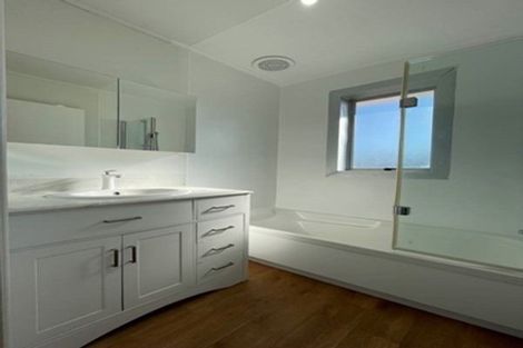 Photo of property in 8 Robert Grigg Place, Hamilton East, Hamilton, 3216