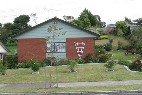 Photo of property in 9 Lanier Place, Glendene, Auckland, 0602