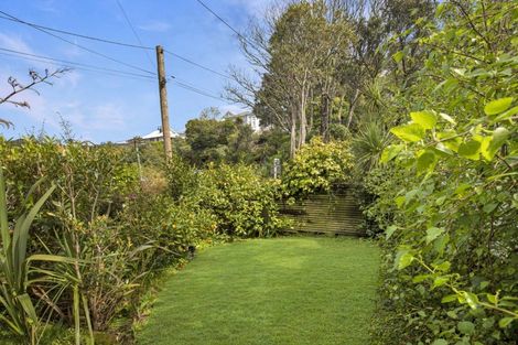 Photo of property in 43 Grove Road, Kelburn, Wellington, 6012