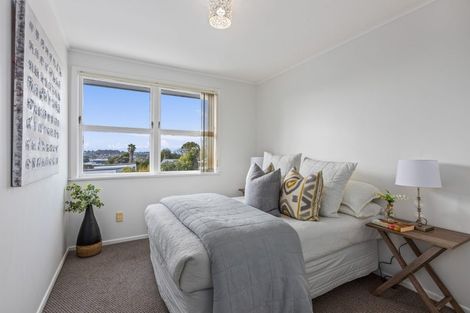 Photo of property in 1/8 Ludlow Terrace, Totara Vale, Auckland, 0627