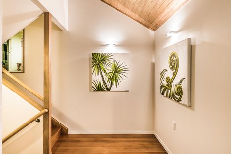 Photo of property in 412 Scenic Drive, Waiatarua, Auckland, 0612