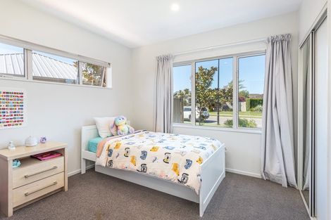 Photo of property in 8 Fernham Way, Rolleston, 7615