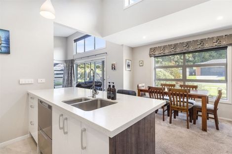 Photo of property in 14a Banks Boulevard, Whitby, Porirua, 5024