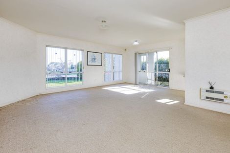 Photo of property in 118 Great South Road, Manurewa, Auckland, 2102