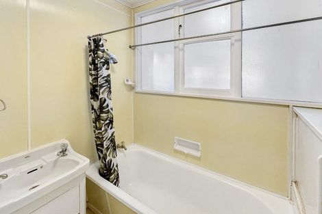 Photo of property in 216 Waddington Drive, Naenae, Lower Hutt, 5011