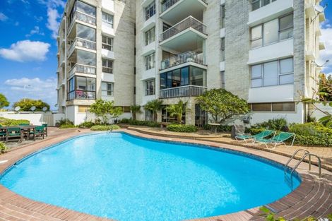 Photo of property in 2b/6 The Promenade, Takapuna, Auckland, 0622