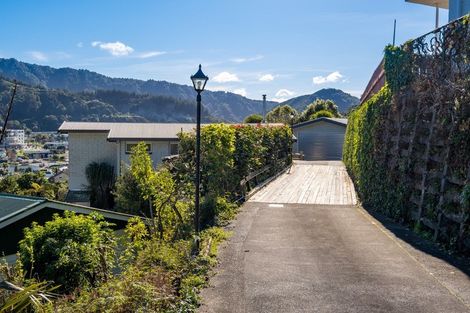 Photo of property in 18 Seaview Crescent, Picton, 7220