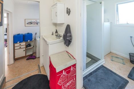 Photo of property in 1 Kamahi Street, Castlecliff, Whanganui, 4501