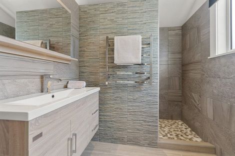 Photo of property in 1/50 Norwood Road, Bayswater, Auckland, 0622