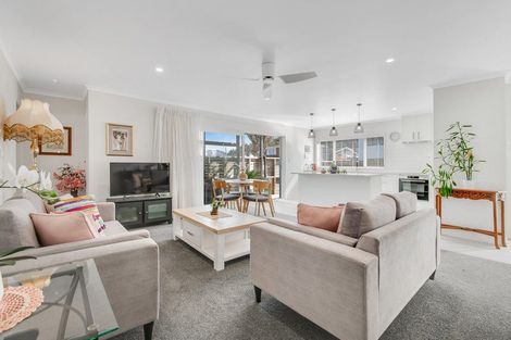 Photo of property in 16 Forest Glen, Orewa, 0931