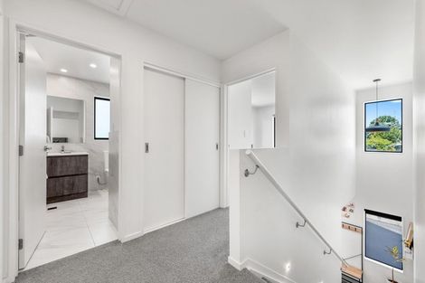 Photo of property in 8a Roys Road, Weymouth, Auckland, 2103