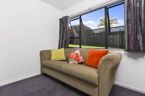 Photo of property in 18 Javelin Place, West Harbour, Auckland, 0618