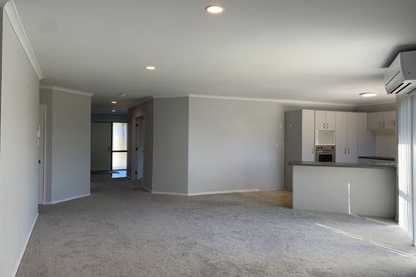 Photo of property in 6 Fleetwood Drive, Henderson, Auckland, 0612