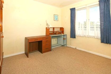 Photo of property in 24 Taikata Road, Te Atatu Peninsula, Auckland, 0610