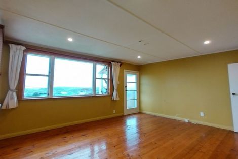 Photo of property in 43 Hiwi Crescent, Titahi Bay, Porirua, 5022