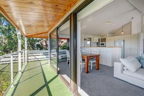Photo of property in 13 Moffat Road, Red Beach, 0932