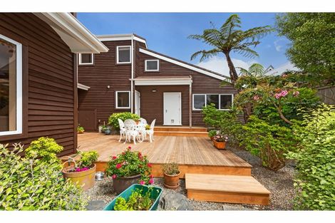 Photo of property in 15 George Gee Drive, Korokoro, Lower Hutt, 5012