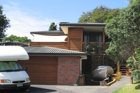 Photo of property in 25 Garadice Road, Rothesay Bay, Auckland, 0630