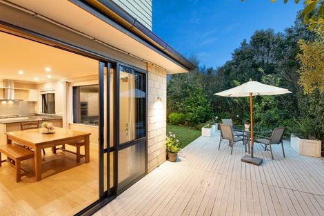 Photo of property in 22 Bur Oak Terrace, Schnapper Rock, Auckland, 0632