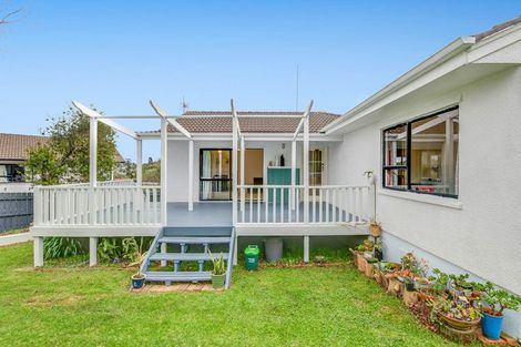 Photo of property in 1/22 Leiden Place, Totara Vale, Auckland, 0629