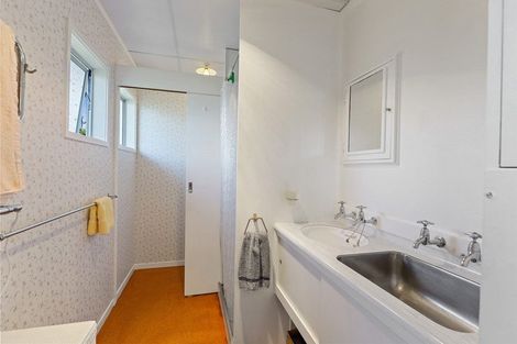 Photo of property in 70 William Street, Waikanae Beach, Waikanae, 5036