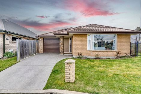 Photo of property in 17 Dunaverty Place, Broomfield, Christchurch, 8042