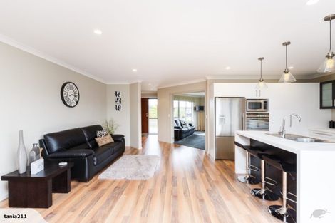 Photo of property in 10 Chestnut Close, Kelvin Grove, Palmerston North, 4414