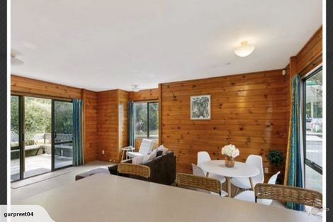 Photo of property in 94a Newlands Road, Newlands, Wellington, 6037