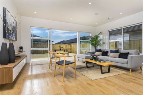 Photo of property in 60 Schoolside Road, Kumeu, 0810