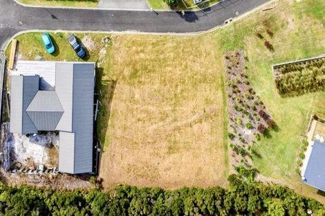 Photo of property in 14 Sunrise Place, Cable Bay, 0420